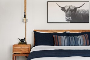 3 bedrooms, desk, iron/ironing board, travel crib