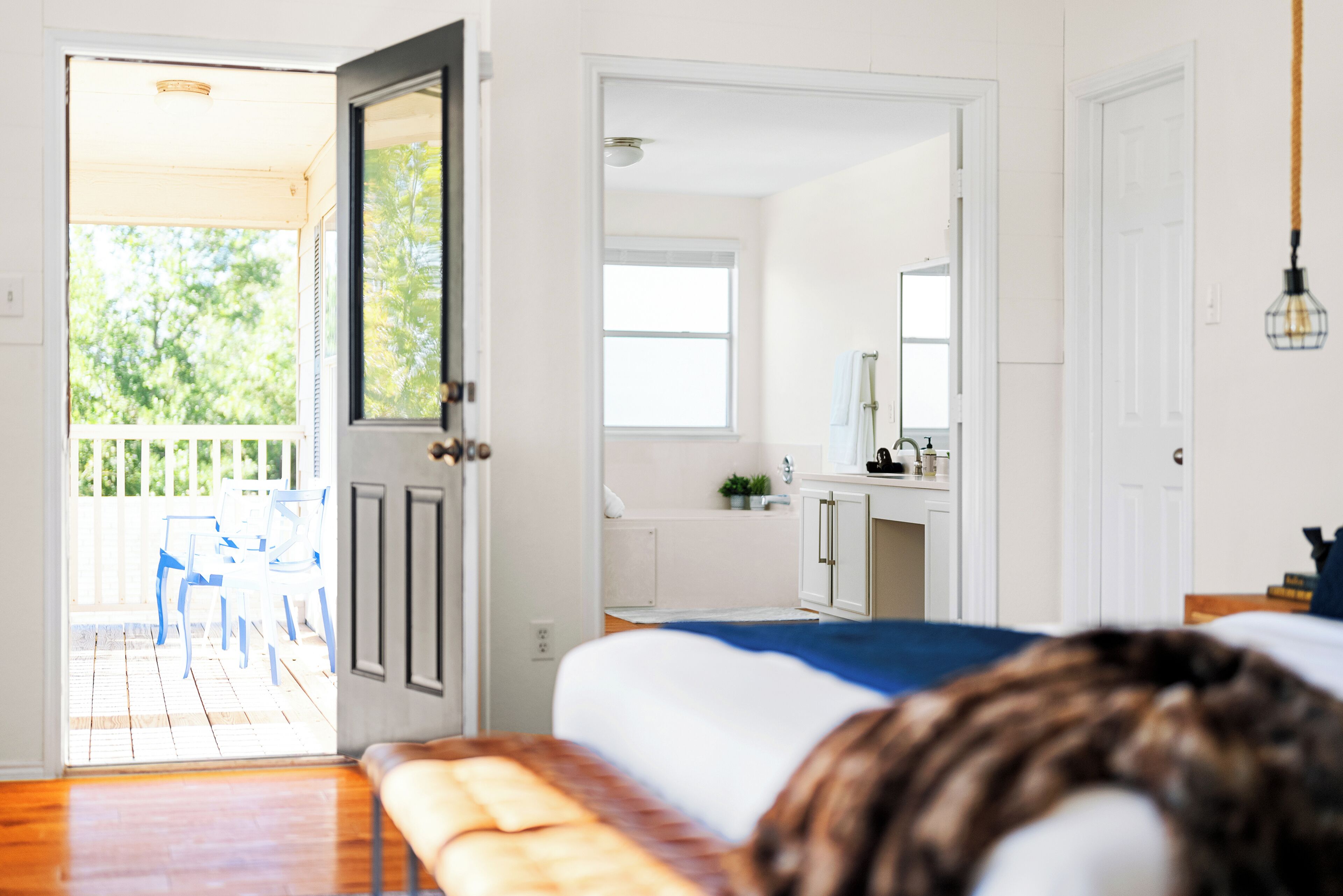 3 slaapkamers, een bureau, een strijkplank/strijkijzer, reisbedje