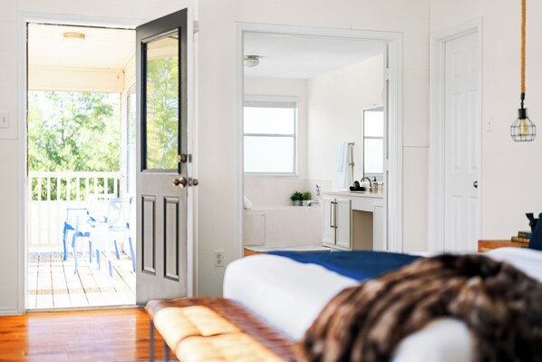 3 bedrooms, desk, iron/ironing board, travel crib