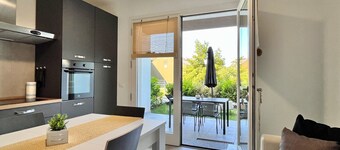 Ava Home - The Rock [private garden]