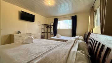 2 bedrooms, in-room safe, desk, iron/ironing board