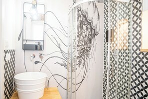 Shower, jetted bath, hair dryer, bidet
