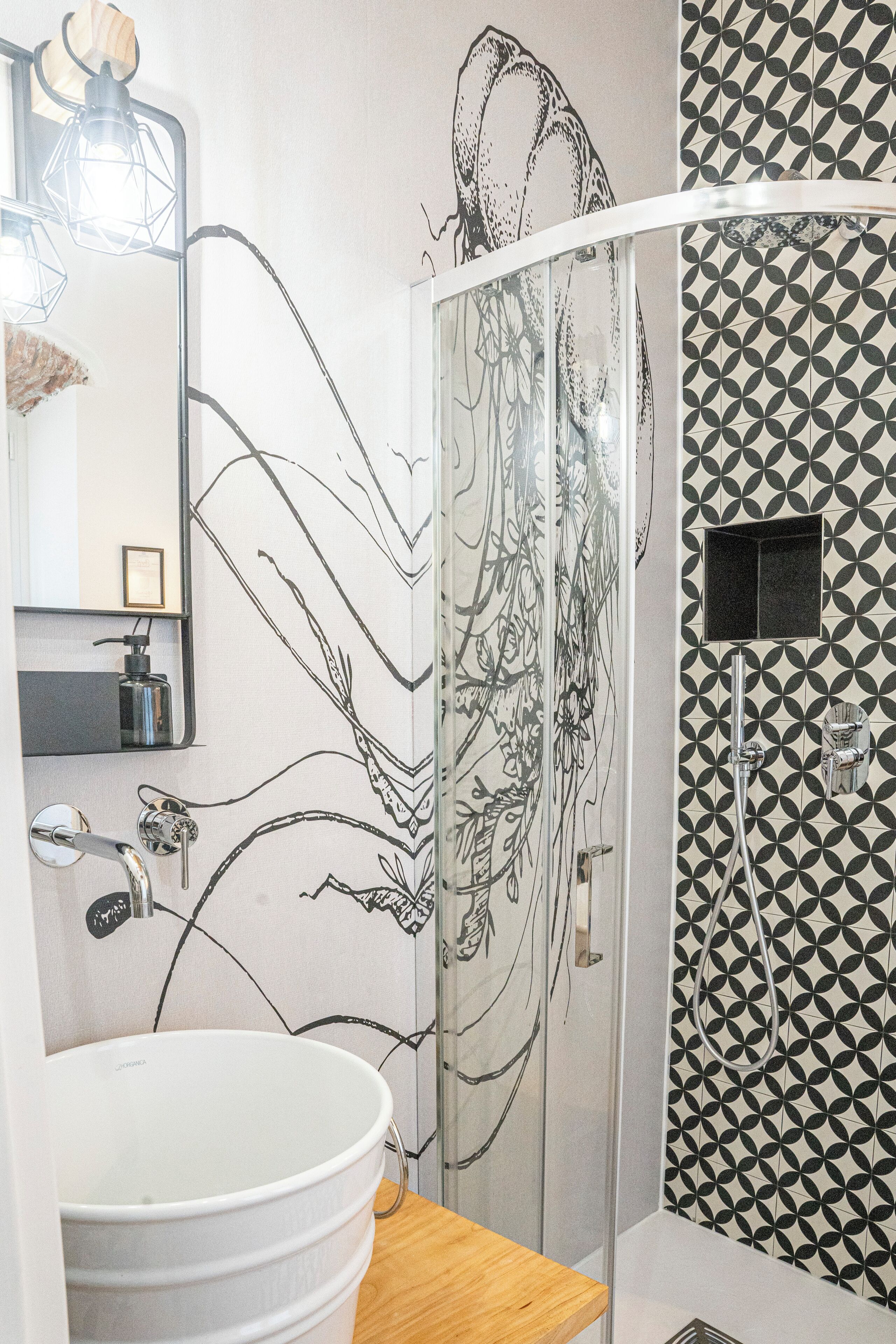 Dusche, Whirlpool, Haartrockner, Bidet