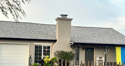 Charming, sunny, quiet 3-bed bungalow in San Carlos, strong WiFi, hot tub, BBQ.