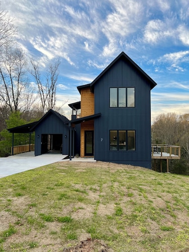 Bella Retreat Modern Newly Built Mtn Biking Family Getaway Sleeps 6