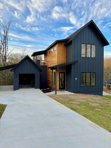 Bella Retreat Modern Newly Built Mtn Biking Family Getaway Sleeps 6