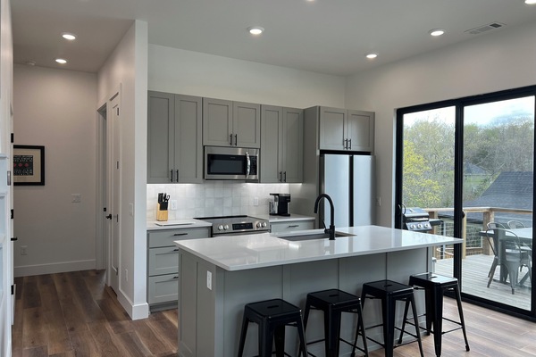 Geladeira, micro-ondas, fogão, cooktop