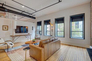 TV - Luxe 220, Unit 5 - Adjacent City View Suites, Managed by BlueStar Real Estate (Wilmington)