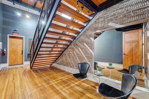 Interior - Luxe 220, Unit 6 - Adjoining Pool Table Penthouse Suites (Wilmington)