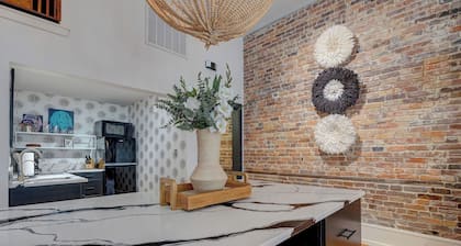 Luxe 220, Unit 7 - Entire Penthouse Property (sleeps 20)