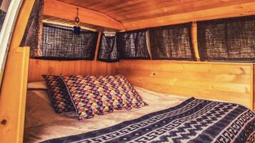 1 bedroom, desk, WiFi, bed sheets