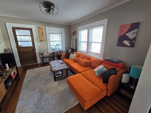 Smart TV, table football, ping pong, books - Adorable 2/2 bungalow in highly desirable Historic Old Northeast St. Petersburg! (St. Petersburg)