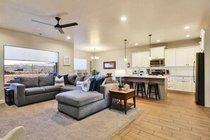 Télévision, lecteur de DVD, baby-foot, table de tennis de table