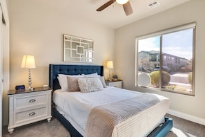 6 bedrooms, iron/ironing board, Internet, bed sheets - Stunning Townhome in Zion Village with private hot tub and lazy river (Hurricane)