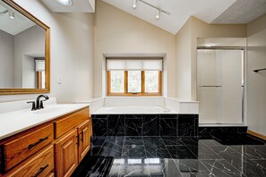 Shower, jetted bath, hair dryer, towels - BIG Indy Funhouse: Huge Game Room, Billiards, Pong, Basketball, & More! (Indianapolis)