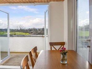 House | Dining - Relaxing 1Br Escape - Near Beaches & Nature Walks (Brynteg)