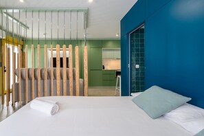 Iron/ironing board, Internet, bed sheets