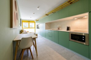 Fridge, microwave, dishwasher, coffee/tea maker