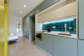 Fridge, microwave, dishwasher, coffee/tea maker