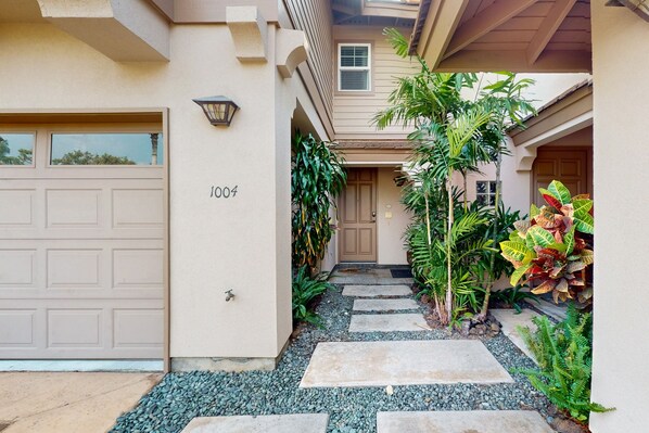 Exterior detail - Fabulous condo with 2 lanais, pools, hot tubs, tennis & gym - near beach (Waikoloa Village)
