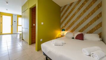 Iron/ironing board, internet, bed sheets