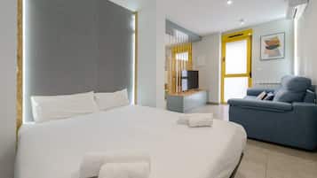 Tabla de planchar con plancha, Internet, ropa de cama