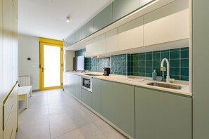 Fridge, microwave, dishwasher, coffee/tea maker