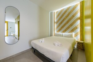 Iron/ironing board, Internet, bed sheets