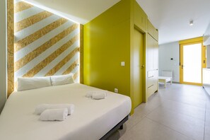 Iron/ironing board, internet, bed sheets