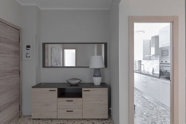 Frigorífic, microones, forn i placa de cuina 