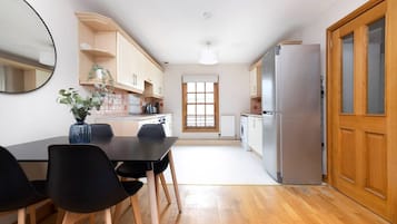 Apartamento conforto, vista para a cidade | Área de estar