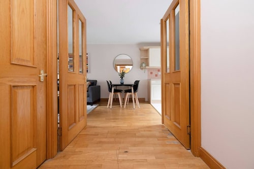 Bright&Cosy Flat near Scottish Gallery