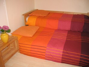 2 室のベッドルーム、アイロン / アイロン台、旅行用ベビーベッド、WiFi (無料)