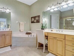 Dusche, Handtücher, Toilettenpapier