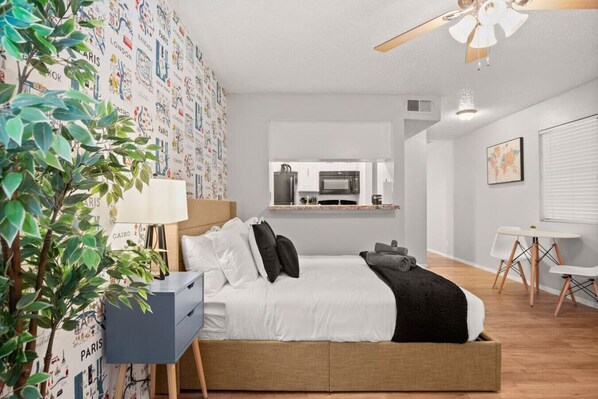 1 室のベッドルーム、デスク、アイロン / アイロン台、WiFi