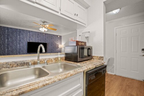 Blue Brentwood Suite | Perfect for Austin Trips