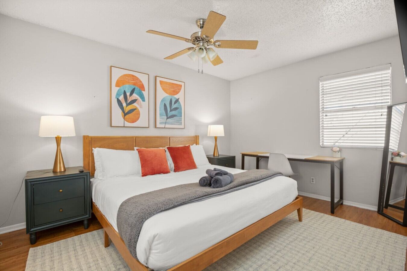 1 habitación, escritorio, tabla de planchar con plancha y wifi 