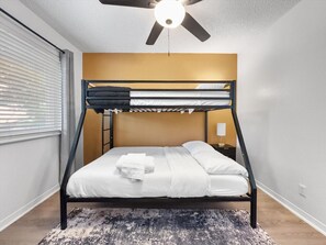2 bedrooms, desk, iron/ironing board, WiFi