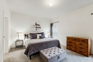 3 bedrooms, iron/ironing board, internet, bed sheets