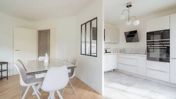 Apartment, Balcony | Private kitchen | Fridge, microwave, oven, stovetop