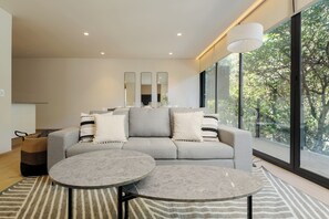 Apartment, Balcony, City View | Living room | 27-inch flat-screen TV with digital channels