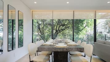 Apartment, Balcony, City View | Dining room