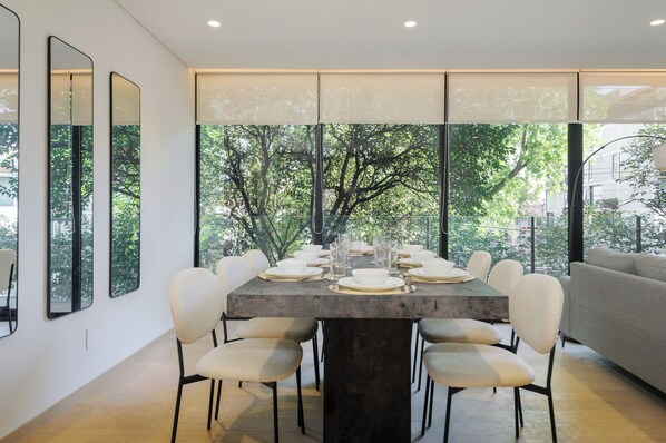 Apartment, Balcony, City View | Dining room
