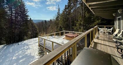 Spacious home with private hot tub near Mount Snow