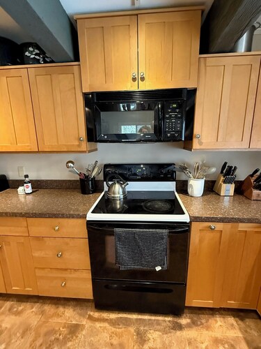 Spacious home with private hot tub near Mount Snow