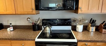 Spacious home with private hot tub near Mount Snow
