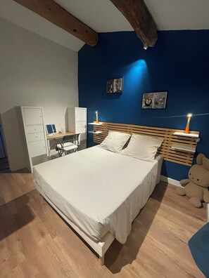 4 chambres, fer et planche à repasser, Wi-Fi, draps fournis