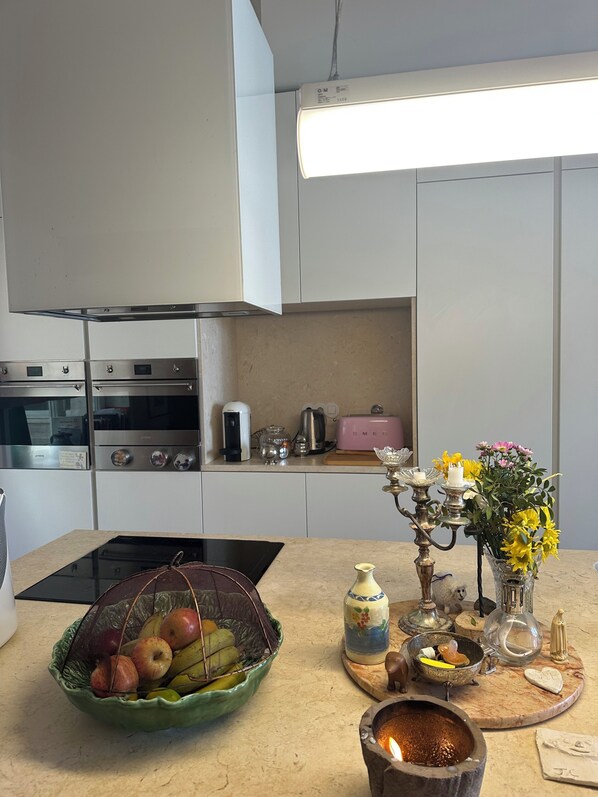 Private kitchen - Peaceful apartment with AC in charming Lisboa
Lapa- Estrela Portugal (Lisboa)