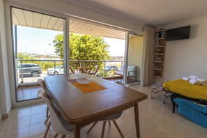Apartamento, vistas al río | Zona de estar