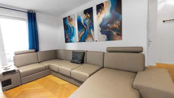 Smart TV, books, stereo